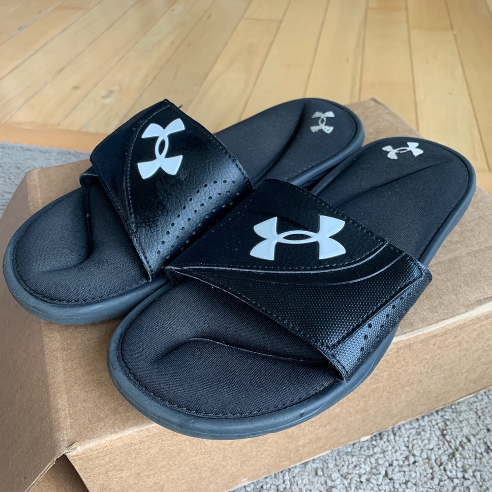 Under Armour slip on slippers size 7